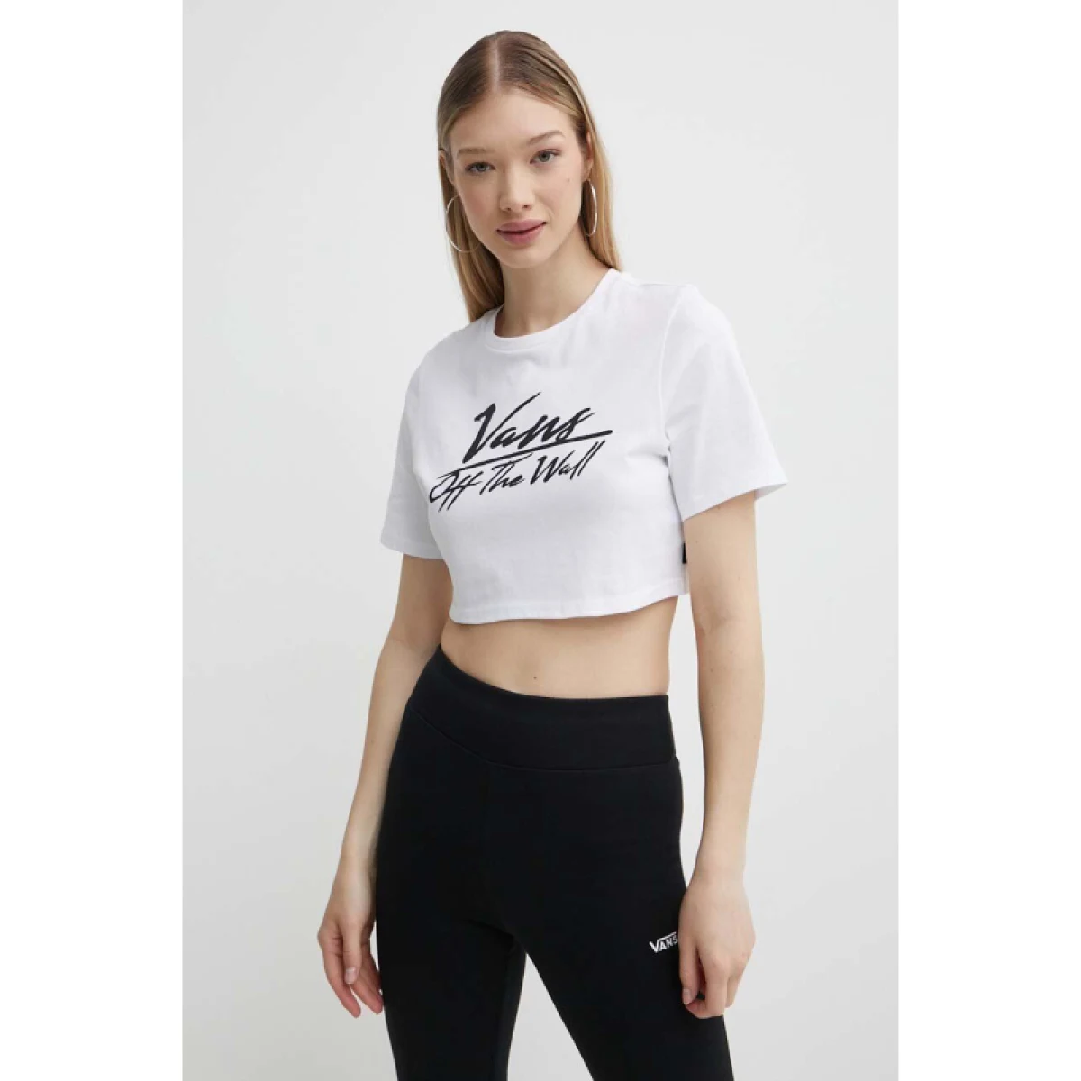 Dámske tričko s krátkym rukávom VANS GO ANYPLACE CREW CROP II-WHITE · záber 2