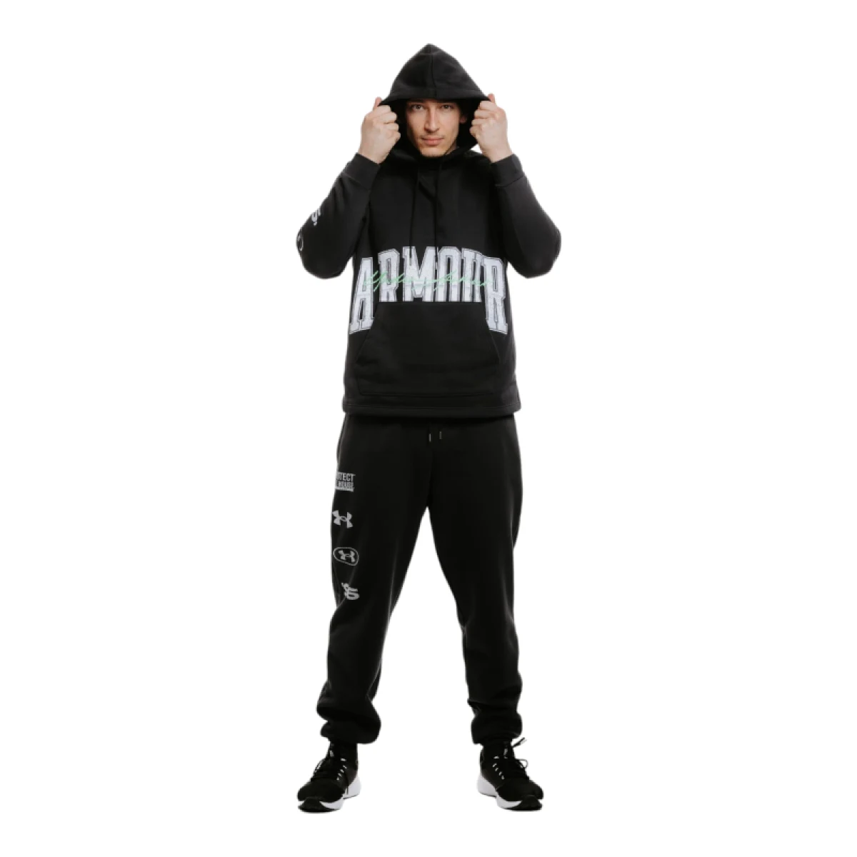 Pánska zateplená mikina s kapucňou UNDER ARMOUR UA Essential Flc Nov Hood-BLK · záber 2