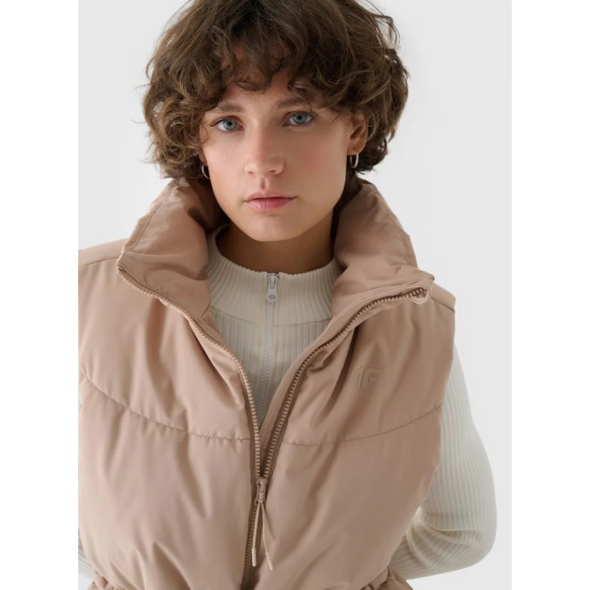 Dámska vesta 4F VEST JACKET-WAW24TVJAF135-83S-BEIGE · záber 4