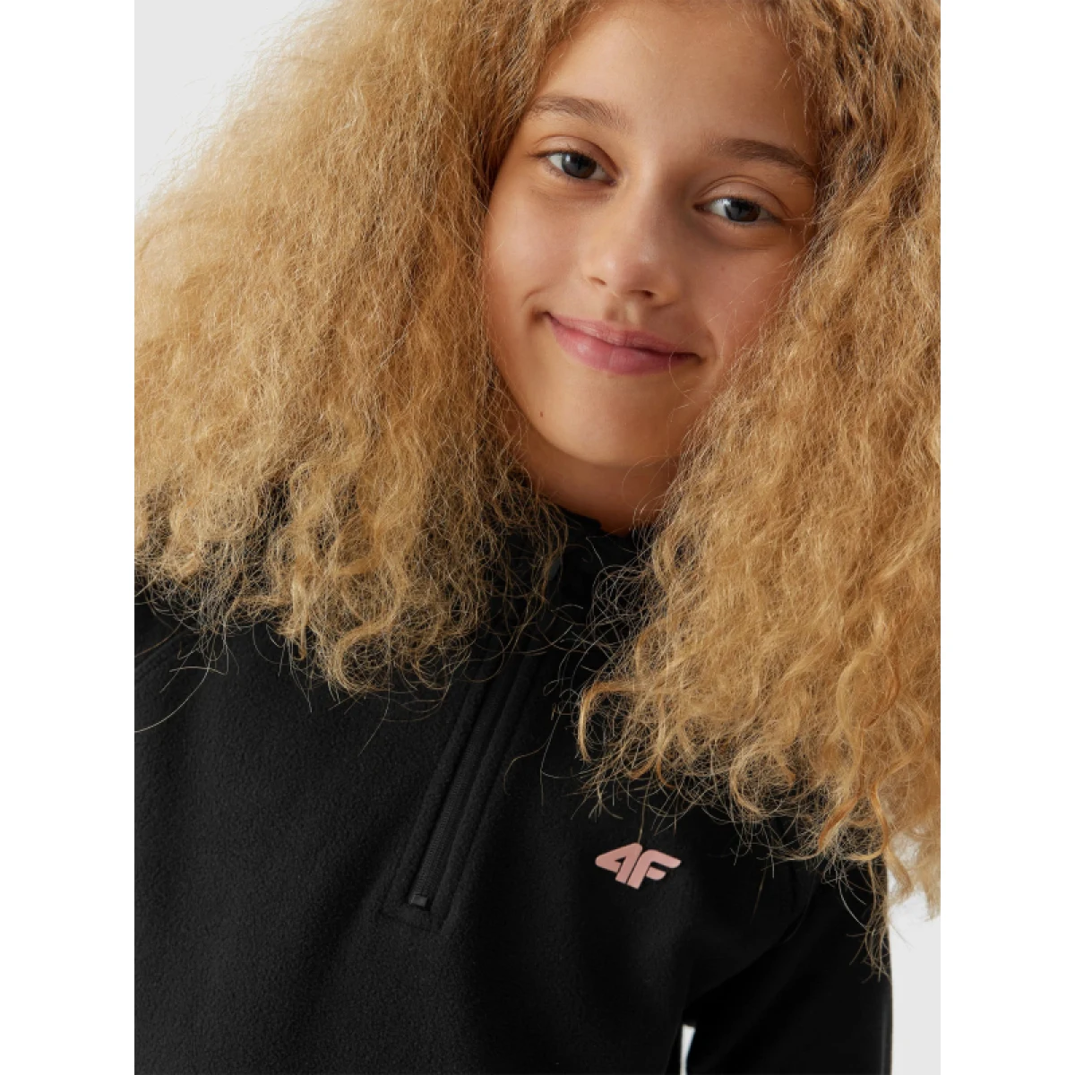 Dievčenská lyžiarska flisová mikina 4F JUNIOR FLEECE UNDERWEAR-JAW23UFLEF033-20S-DEEP BLACK · záber 2
