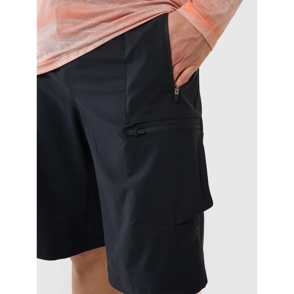 Pánske tréningové kraťasy 4F SHORTS FNK-WSS25TFSHM0886-20S-DEEP BLACK · záber 3