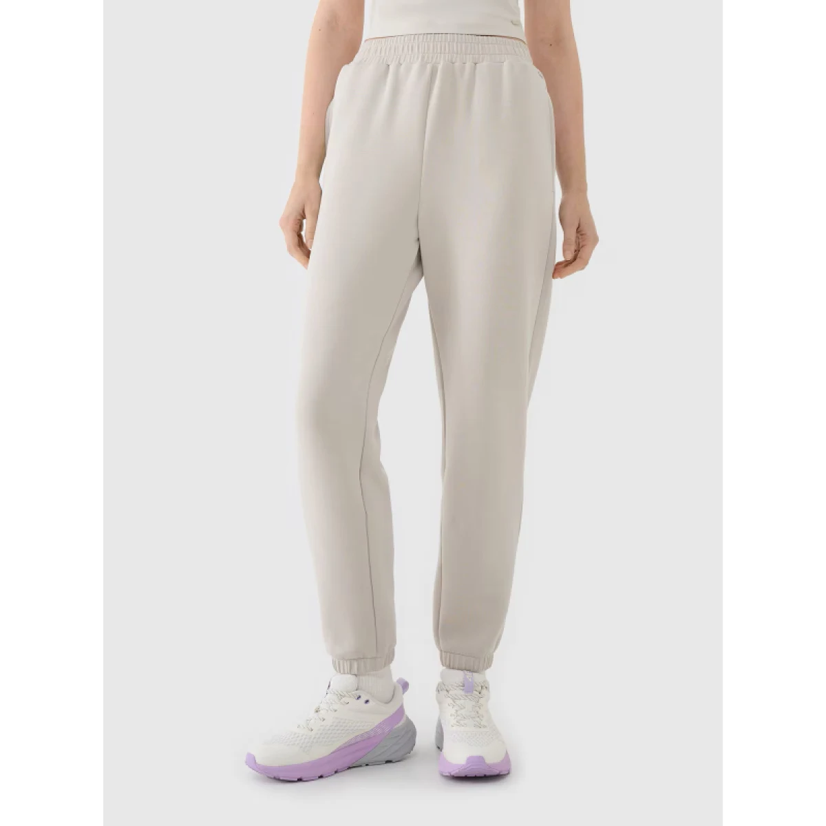 Dámske tepláky 4F TROUSERS CAS F1010-83S-BEIGE · záber 2