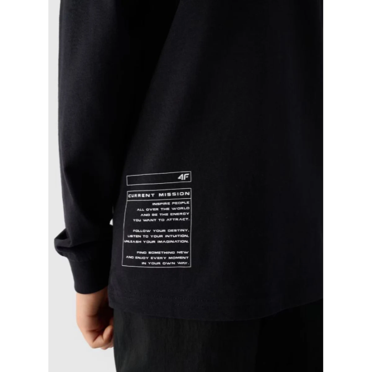 Chlapčenské tričko s dlhým rukávom 4F JUNIOR LONGSLEEVE-JWAW24TLONM294-20S-DEEP BLACK · záber 5