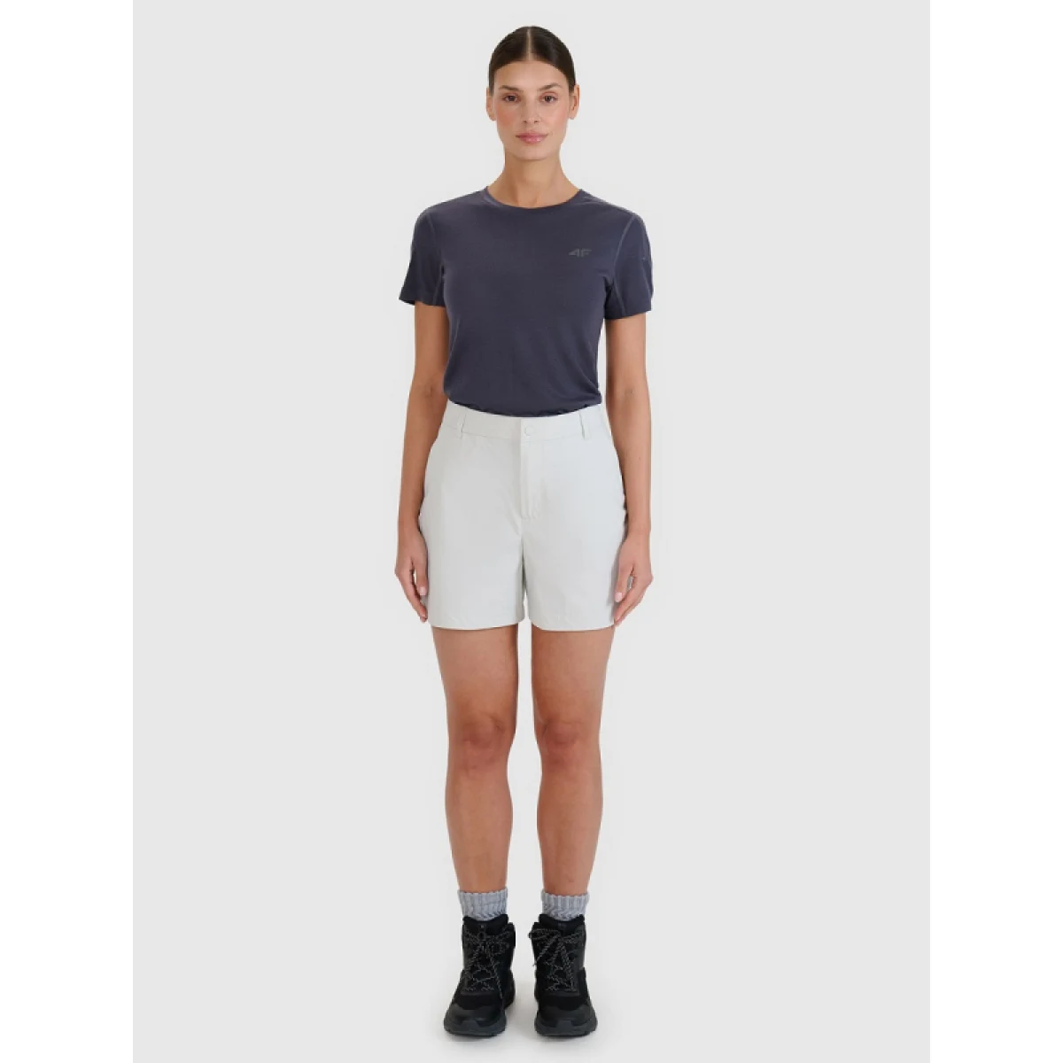 Dámske turistické kraťasy 4F SHORTS FNK-WSS25TFSHF0994-27S-COLD LIGHT GREY · záber 3