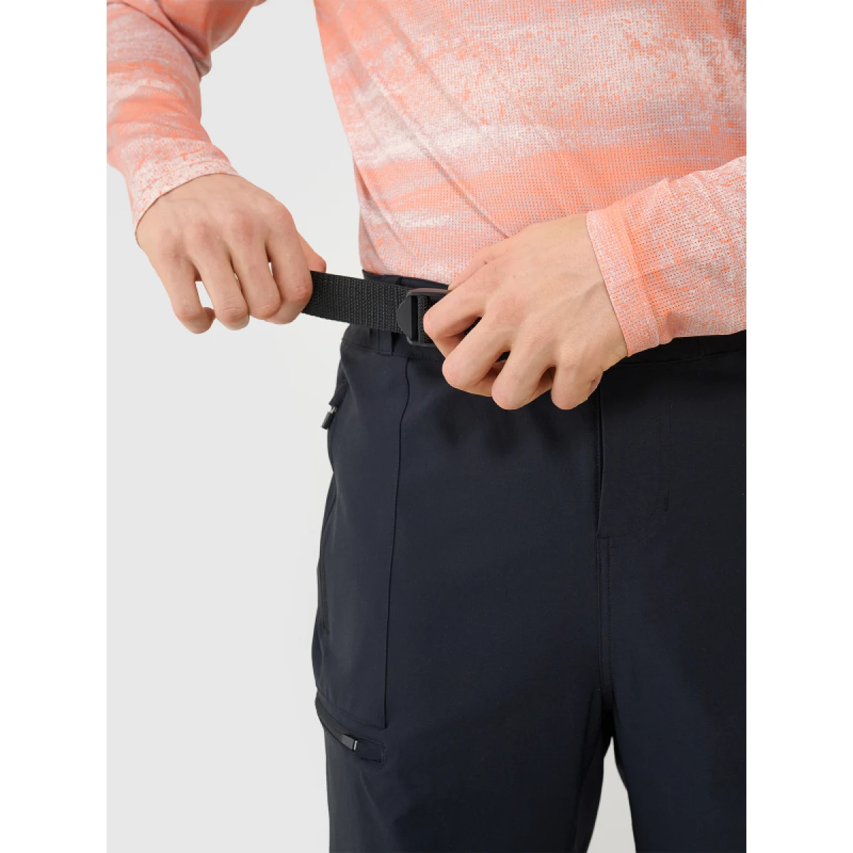 Pánske tréningové kraťasy 4F SHORTS FNK-WSS25TFSHM0886-20S-DEEP BLACK · záber 2