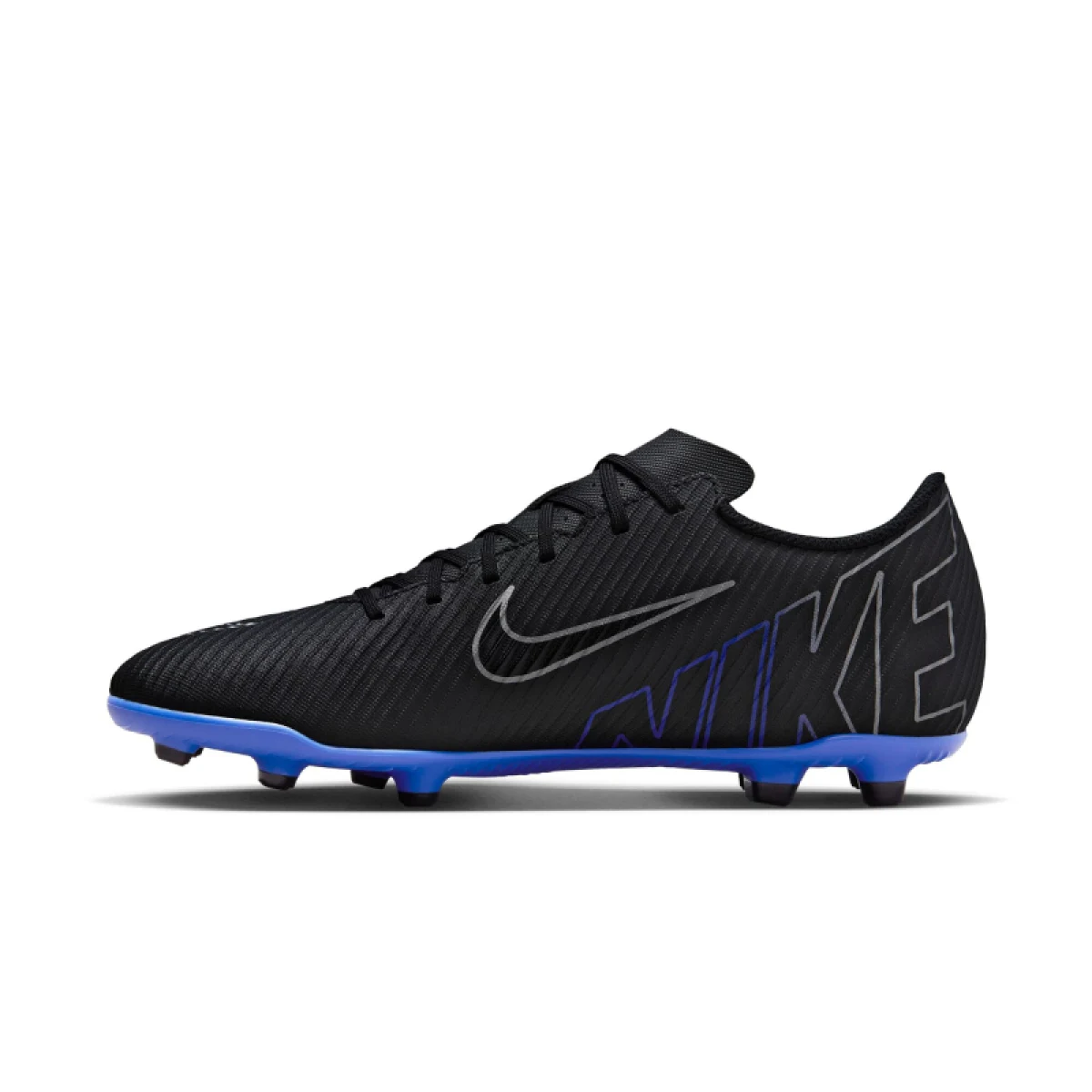Chlapčenské futbalové kopačky outdoorové NIKE Mercurial Vapor 15-24 Club Jr FG black hyper royal chrome · záber 2