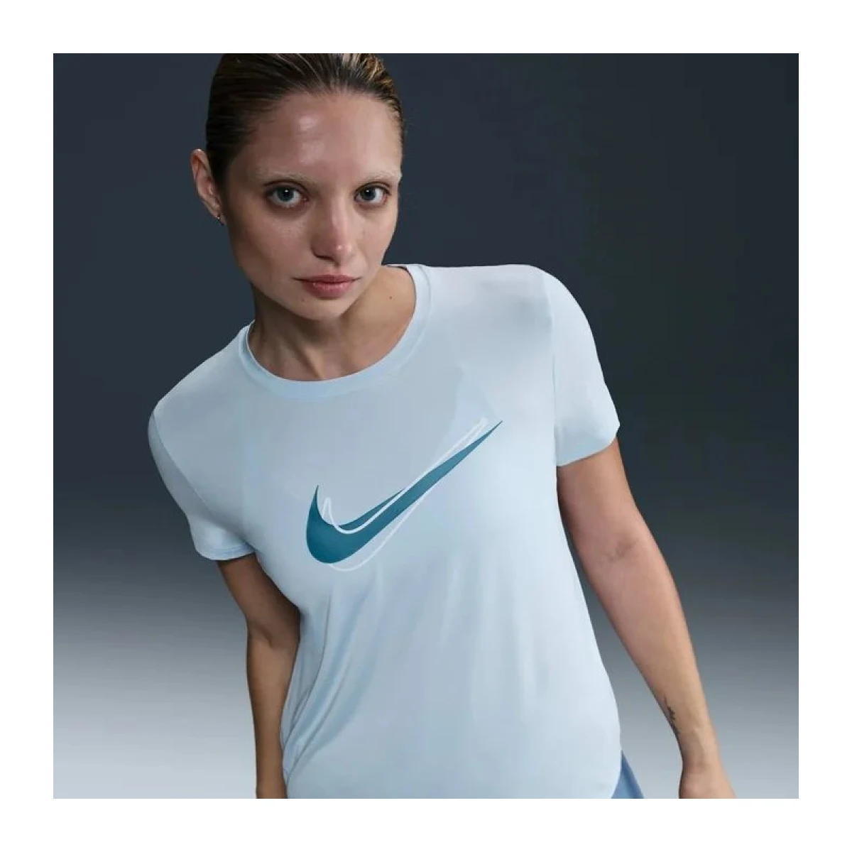 Dámske bežecké tričko s krátkym rukávom NIKE W NK ONE SWSH HBR DF SS TOP · záber 3