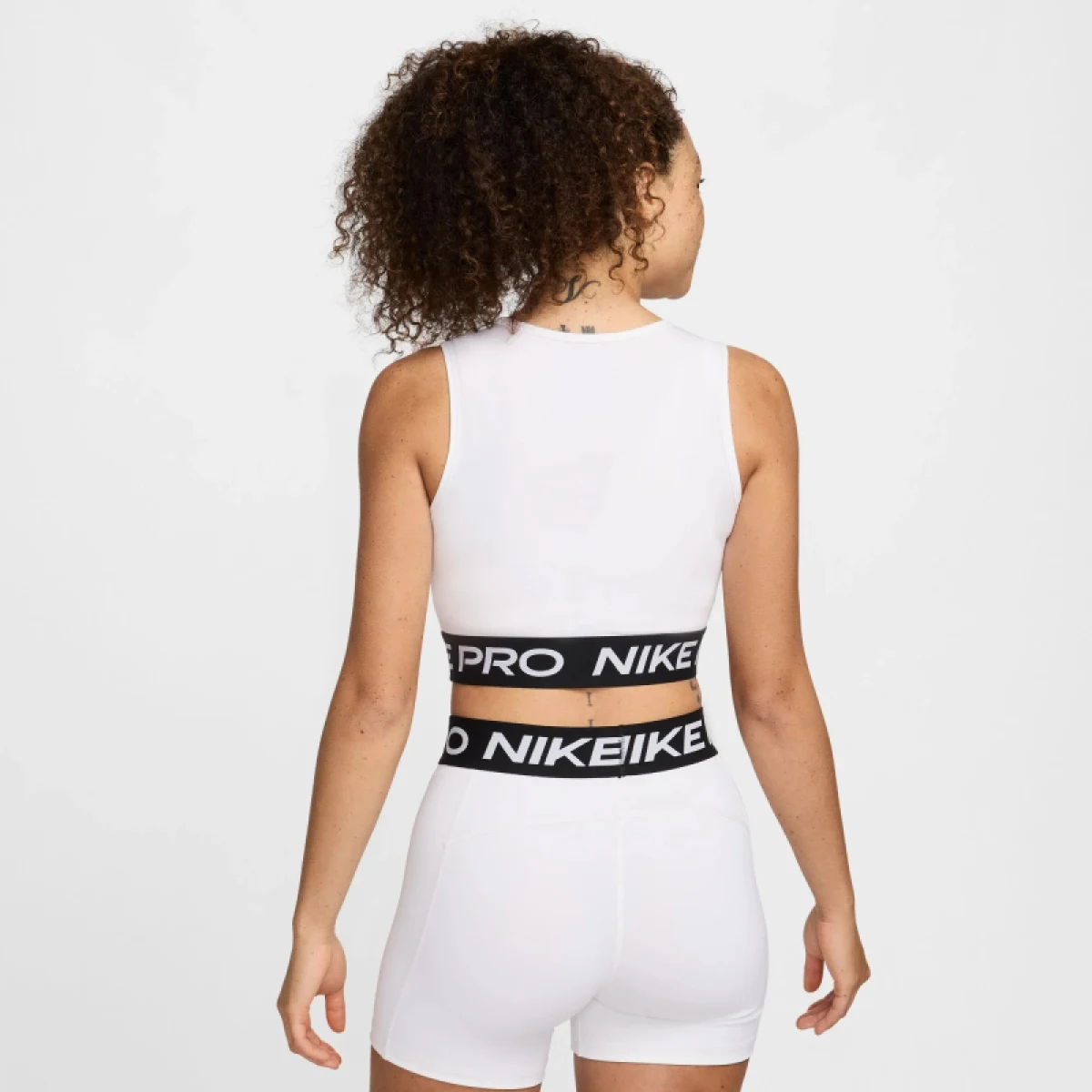 Dámske tréningové tričko s krátkym rukávom NIKE PRO DF 365 CROP TANK-100 WHITE BLACK · záber 3