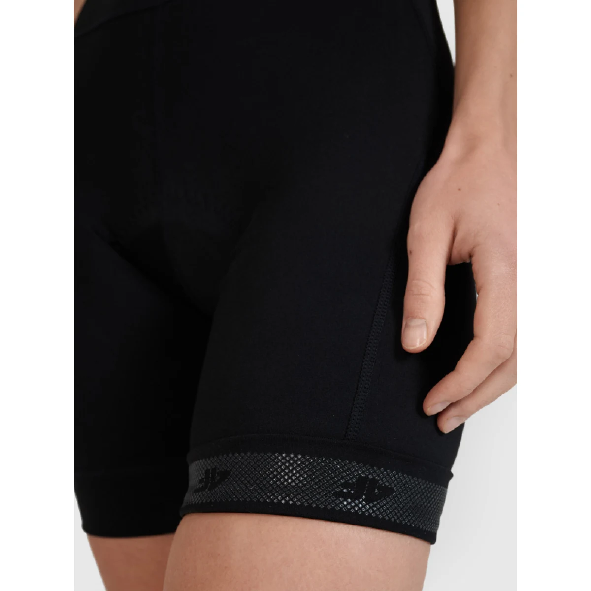 Dámske cyklistické nohavice 4F SHORT TIGHTS FNK F039-20S-DEEP BLACK · záber 5