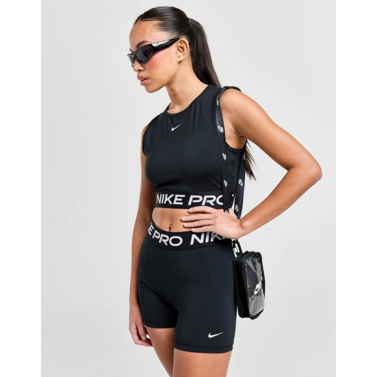 Dámske tréningové tričko s krátkym rukávom NIKE DF 365 CROP TANK-010 BLACK WHITE · záber 4