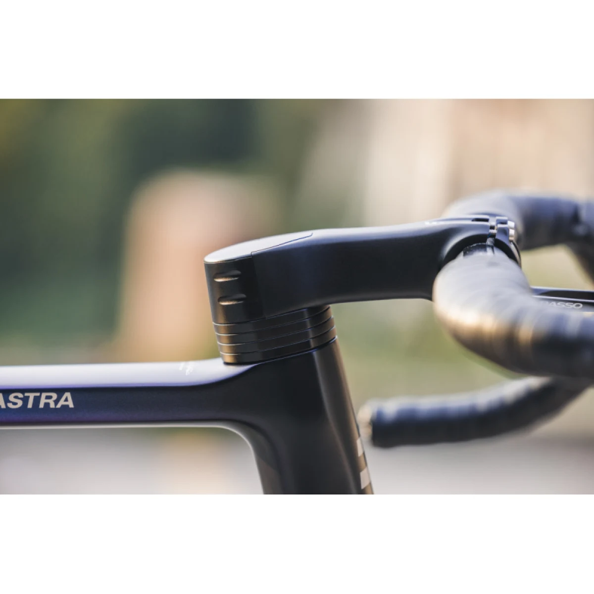 Cestný bicykel BASSO Astra disc, camaleont, Sram Rival eTap AXS, Microtech MrLite · záber 2