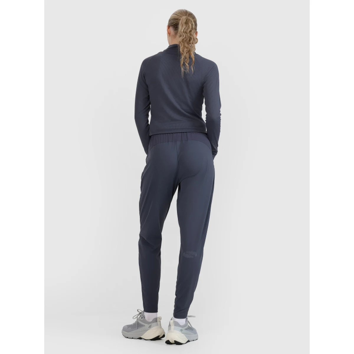 Dámske bežecké nohavice 4F TROUSERS FNK-WSS25TFTRF0795-22S-ANTHRACITE · záber 5