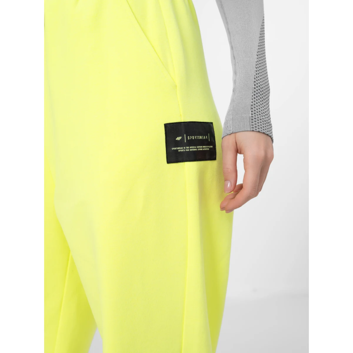 Dámske tepláky 4F WOMENS TROUSERS SPDD012-45S-CANARY GREEN · záber 4