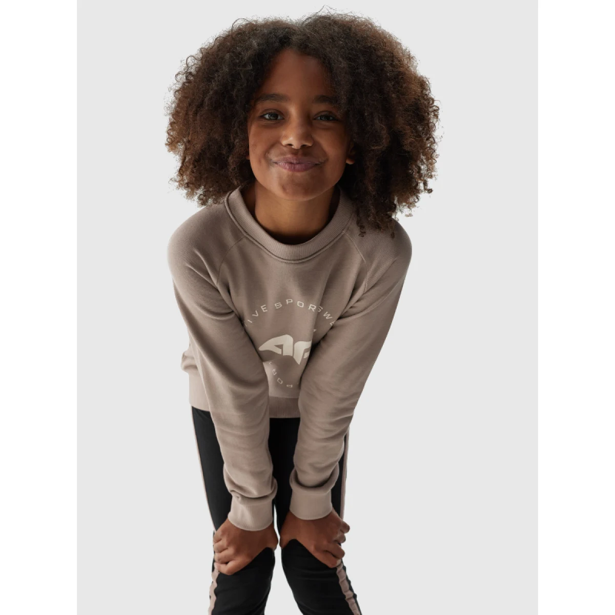 Dievčenská mikina 4F JUNIOR SWEATSHIRT-JAW23TSWSF637-83S-BEIGE · záber 4