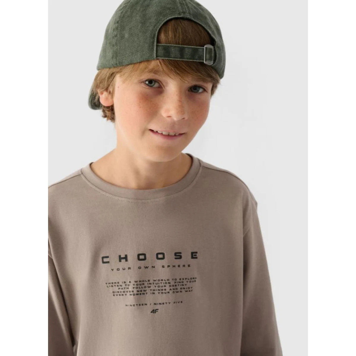 Chlapčenské tričko s dlhým rukávom 4F JUNIOR LONGSLEEVE-JWAW24TLONM294-26S-WARM LIGHT GREY · záber 2