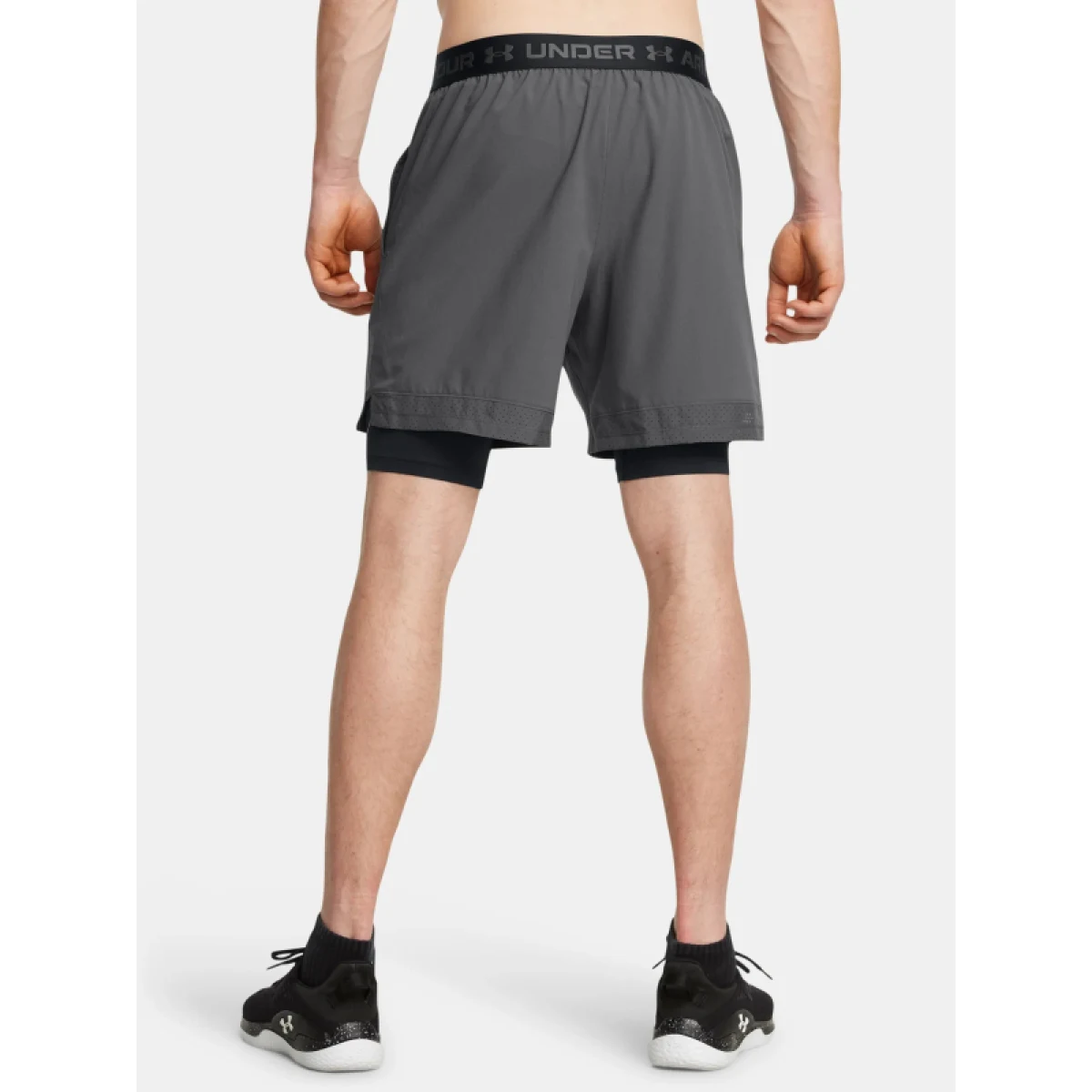 Pánske tréningové kraťasy UNDER ARMOUR UA Vanish Woven 2in1 Sts-GRY · záber 3
