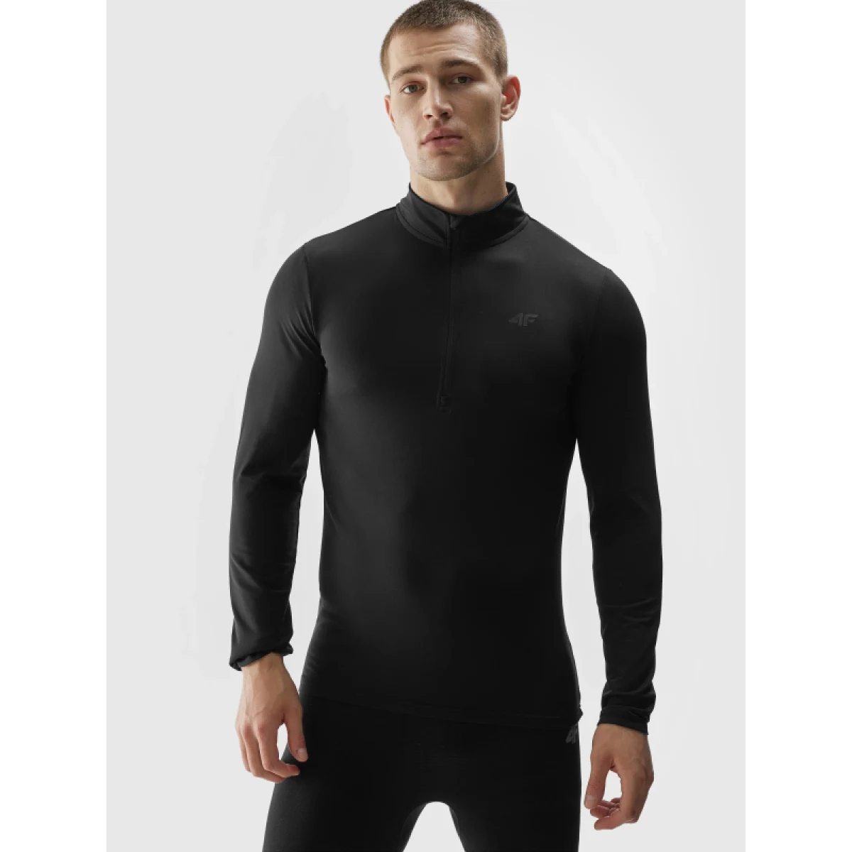 Pánska zateplená lyžiarska mikina s 1 2 zipsom 4F BRUSHED UNDERWEAR-AW23UBRUM035-20S-DEEP BLACK · záber 2