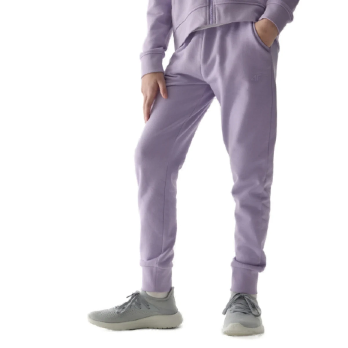 Dievčenské tepláky 4F JUNIOR TROUSERS-4FJWSS24TTROF587-52S-LIGHT VIOLET · záber 1