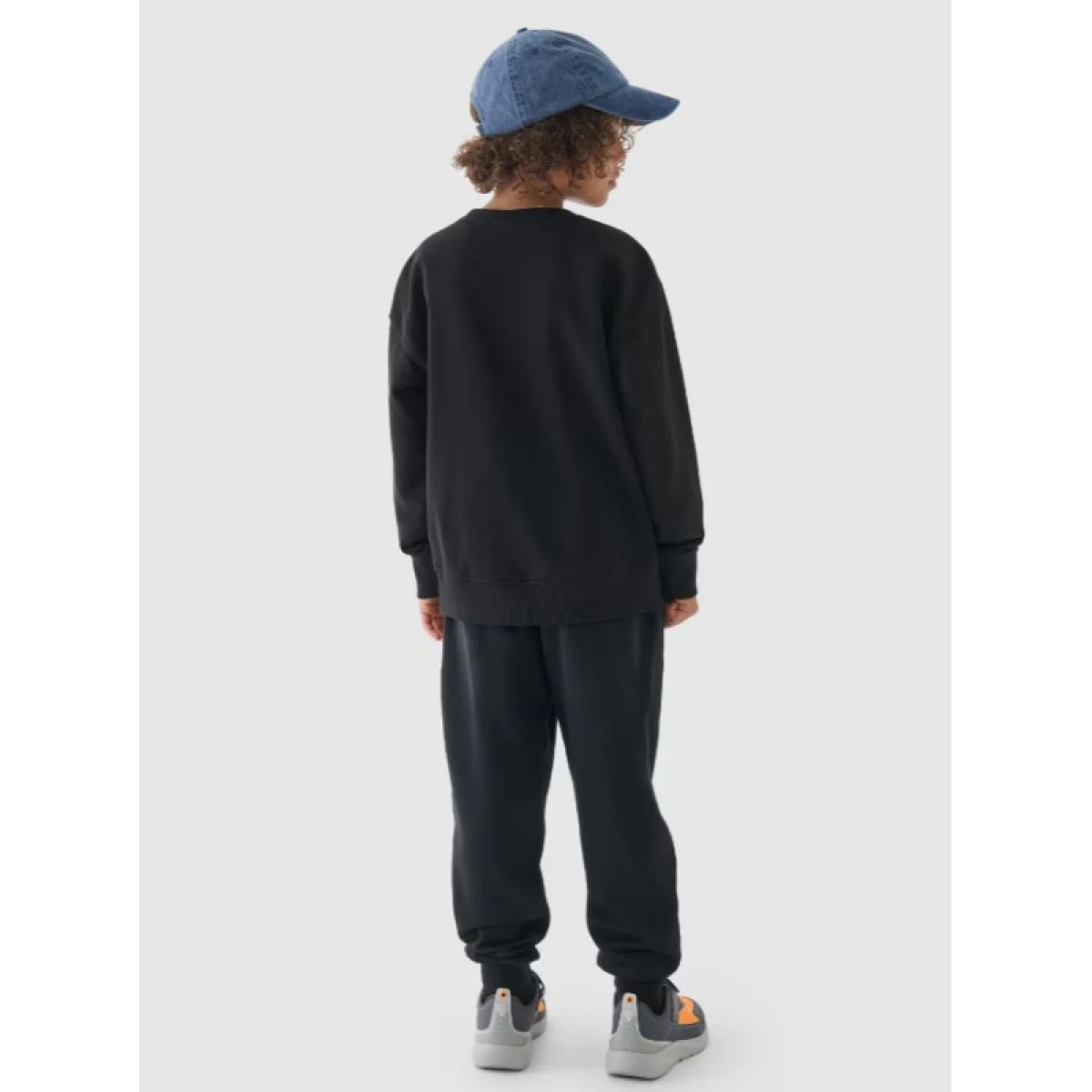 Chlapčenské zateplené tepláky 4F JUNIOR TROUSERS-JWAW24TTROM761-20S-DEEP BLACK · záber 4