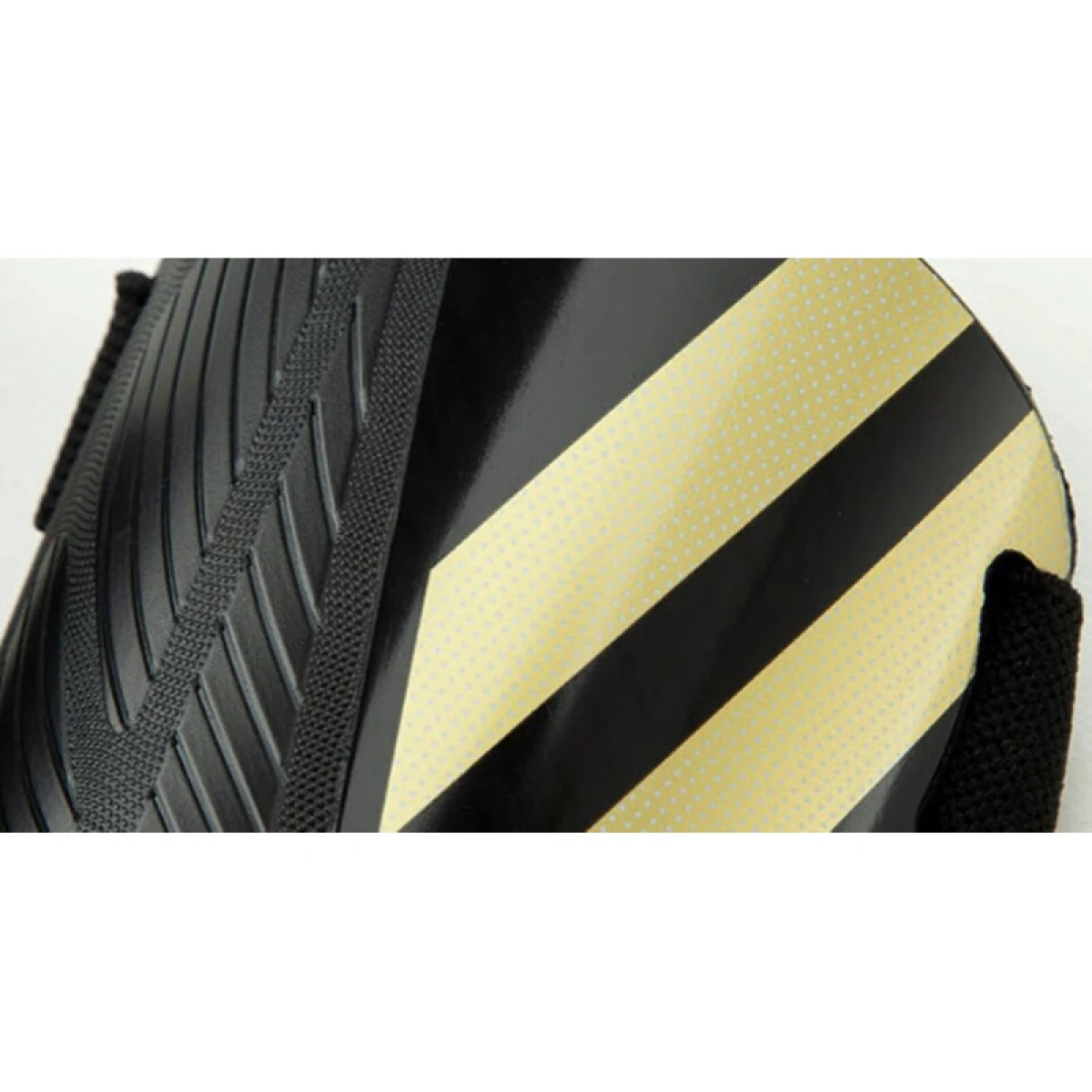 Futbalový chránič ADIDAS TIRO SG MTC BLACK GOLDMT WHITE · záber 4
