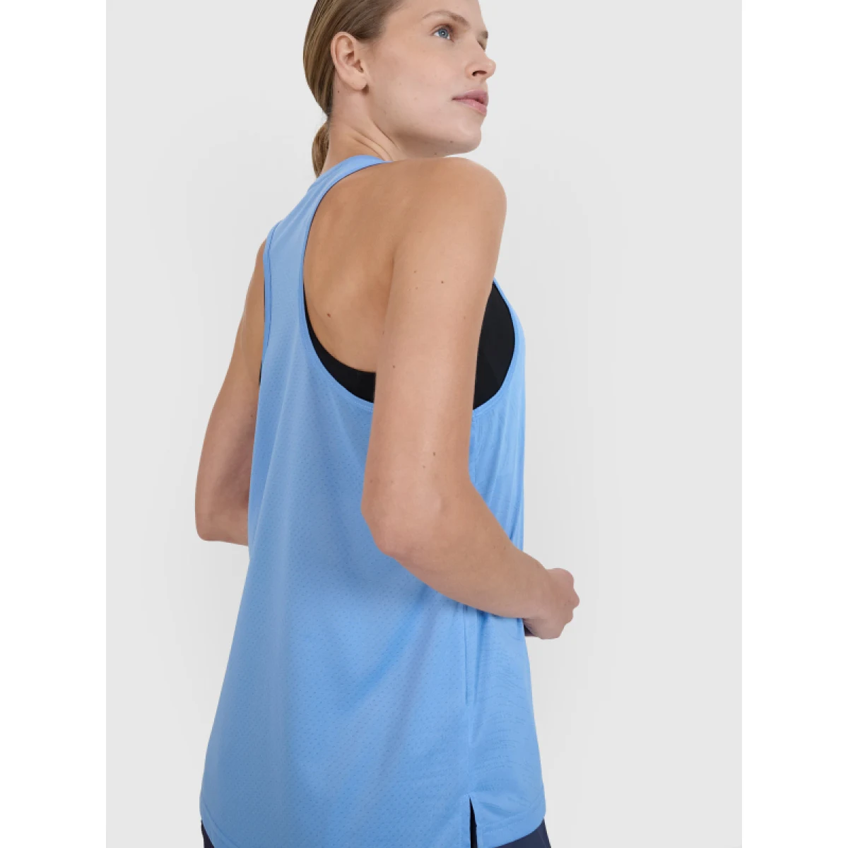 Dámske bežecké tričko bez rukávov 4F SLEEVELESS FNK-WSS25TFSLF427-33S-BLUE · záber 3