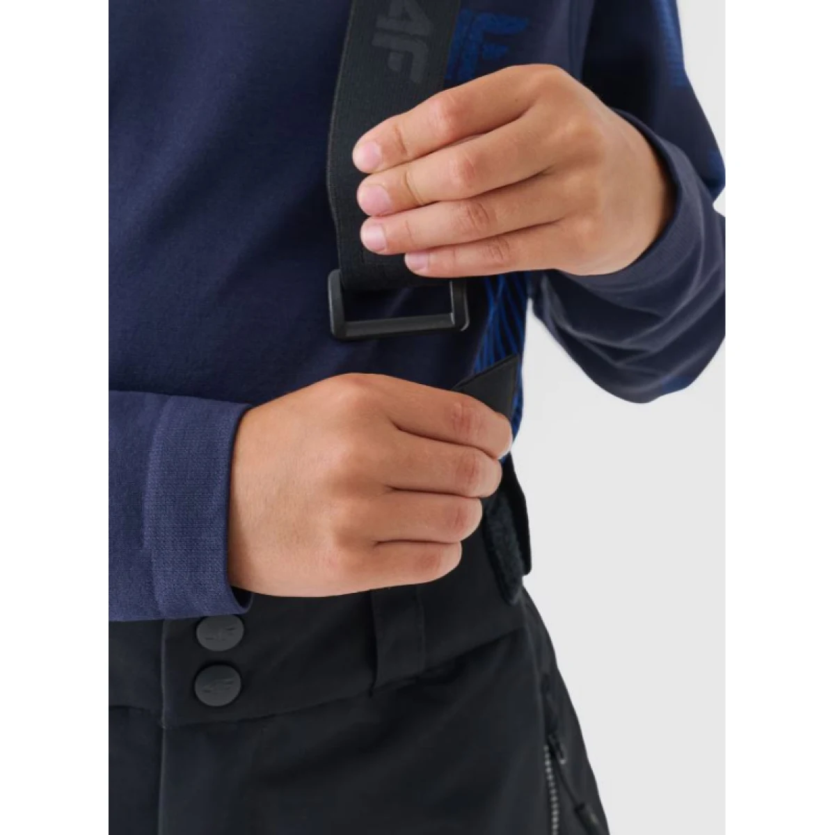 Chlapčenské lyžiarske nohavice 4F JUNIOR TROUSERS FNK-JWAW24TFTRM656-20S-DEEP BLACK · záber 4