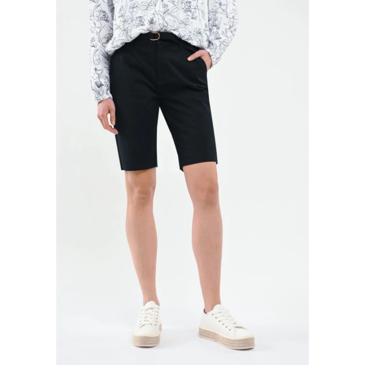 Dámske kraťasy VOLCANO P-MIYA-700-BLACK · záber 2