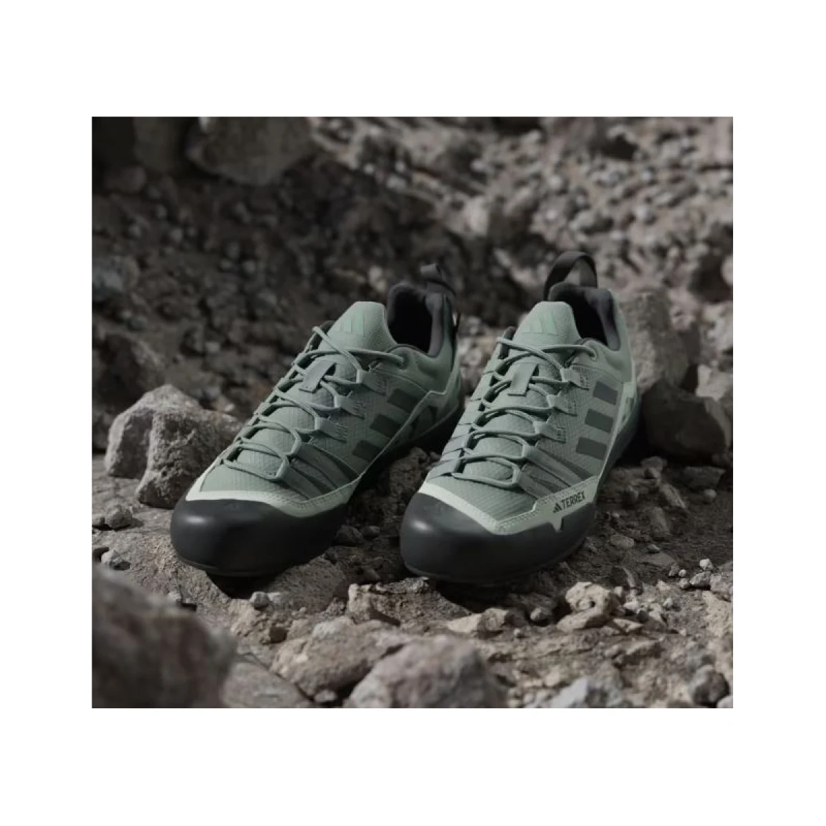 Pánska nízka turistická obuv ADIDAS Terrex Swift Solo 2.0 silver green legend ivy linen green · záber 4