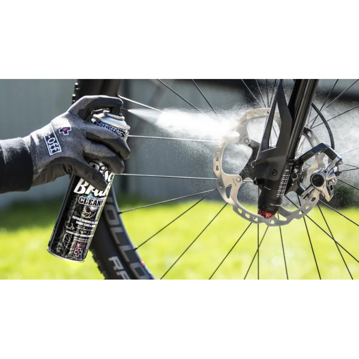 Čistiaci prípravok MUC-OFF Disc Brake Cleaner 400ml · záber 2