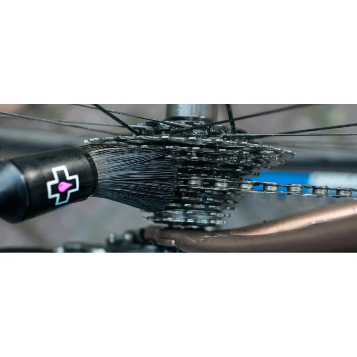 Kefka na údržbu bicykla MUC-OFF Drivetrain Brush · záber 2