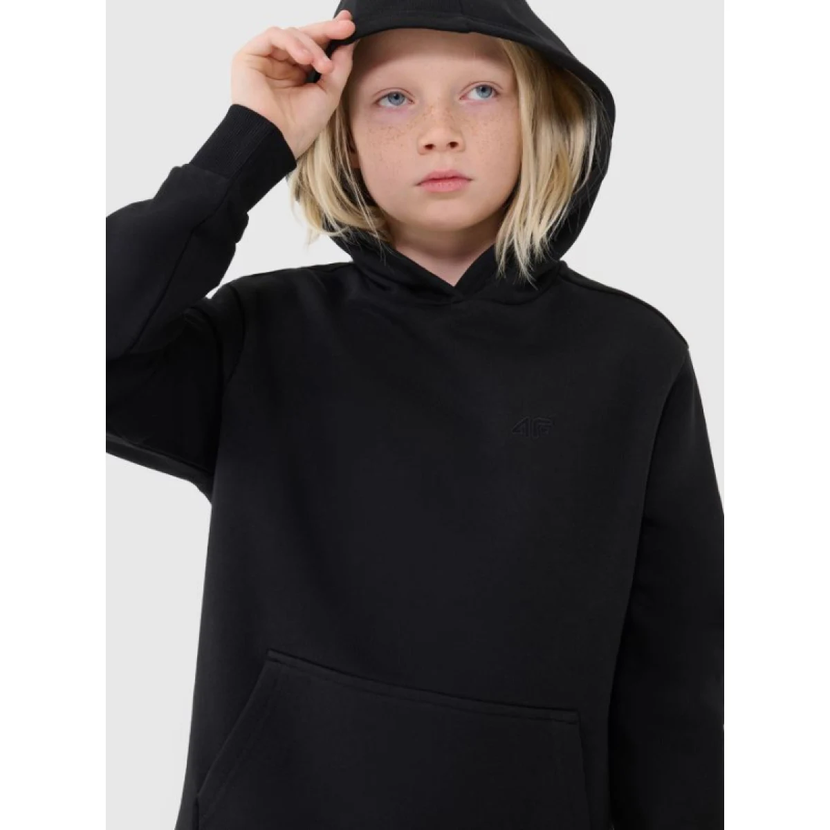 Chlapčenská mikina so zipsom 4F JUNIOR SWEATSHIRT-JWMM00TSWSM1860-20S-BLACK · záber 2