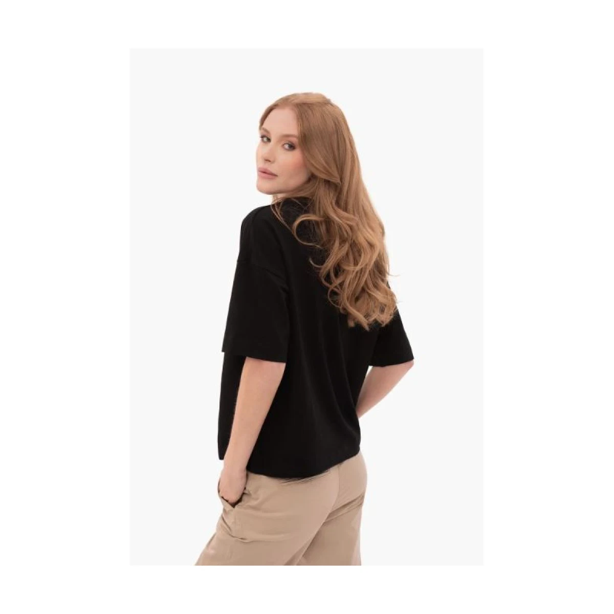 Dámske tričko s krátkym rukávom VOLCANO SHELI-700-BLACK · záber 2
