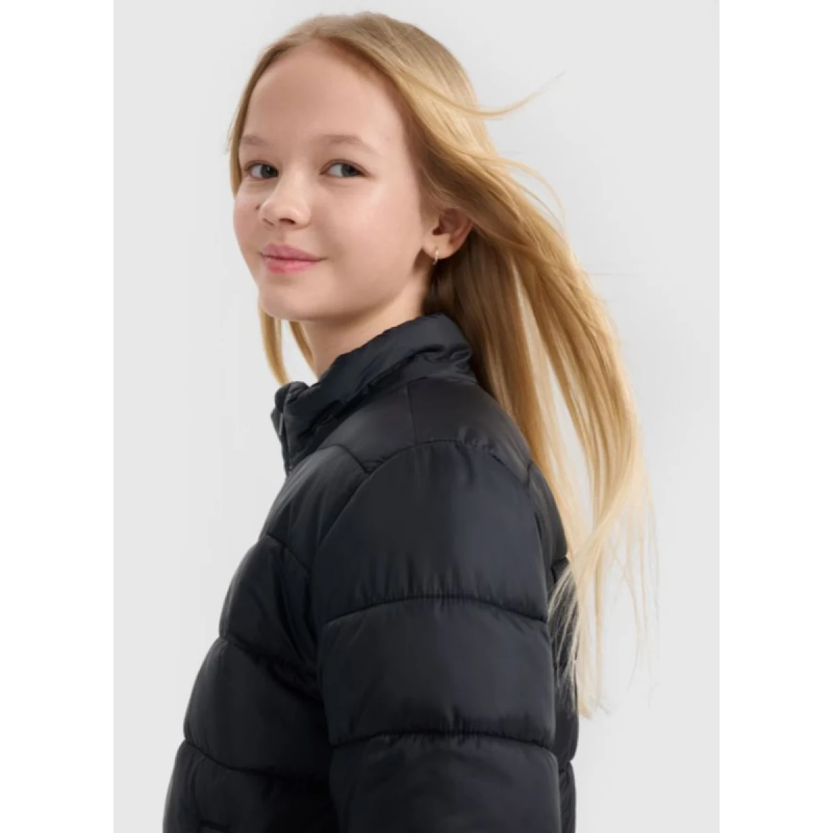 Dievčenská bunda 4F JUNIOR DOWN JACKET-JWSS25TDJAF515-20S-BLACK · záber 2