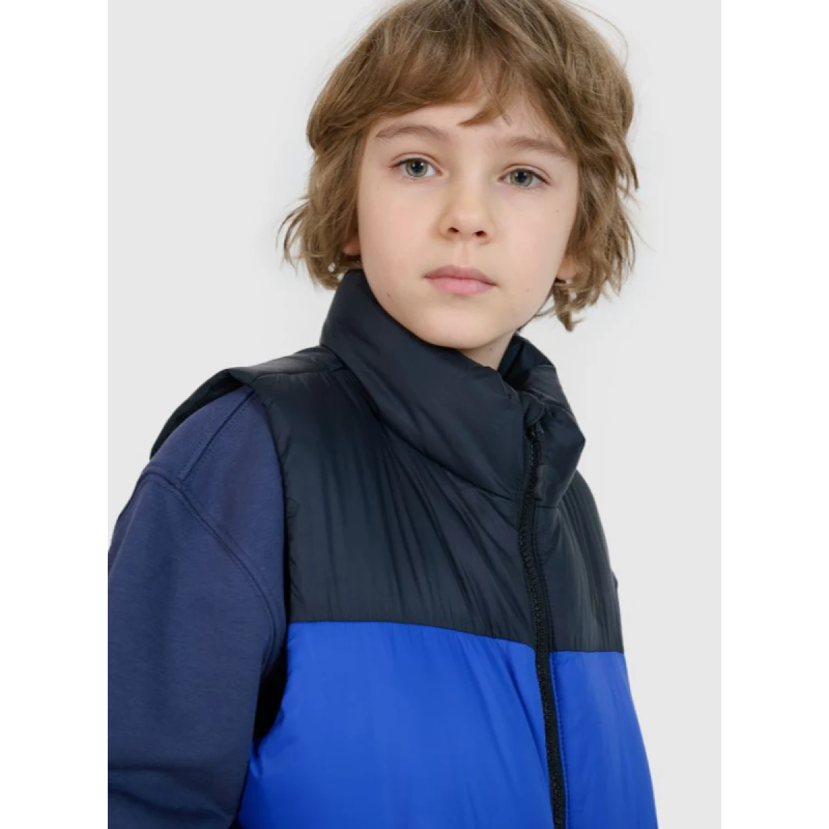 Chlapčenská vesta 4F JUNIOR VEST JACKET-JWSS25TVJAM208-36S-BLUE · záber 2