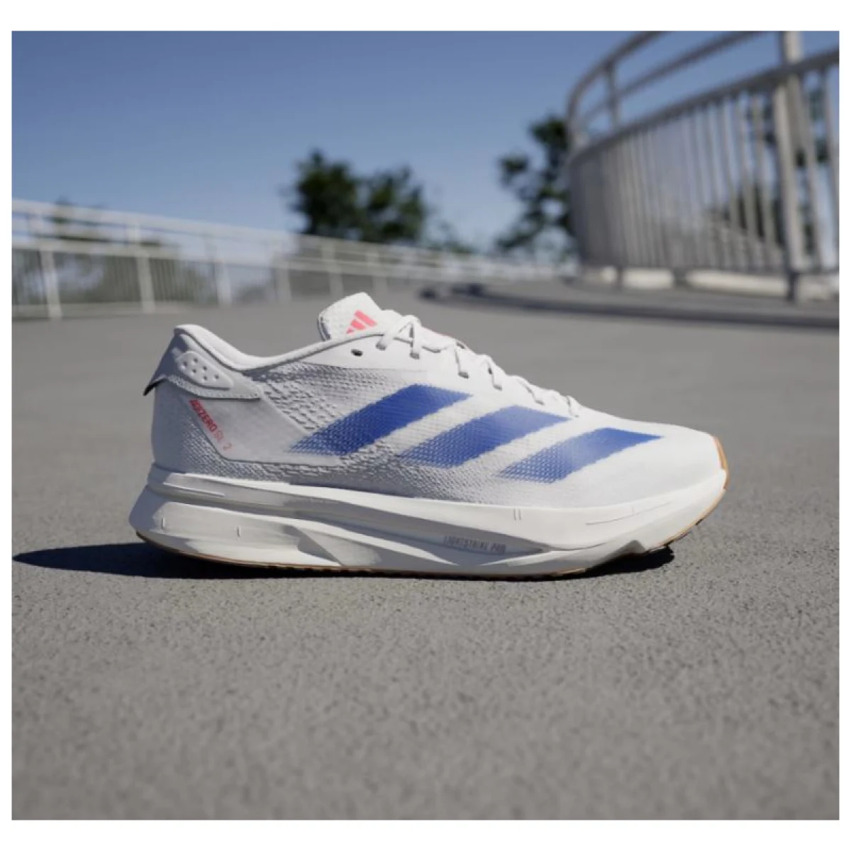 Pánska bežecká obuv ADIDAS Adizero SL2 M cloud white royal blue pure ruby · záber 2