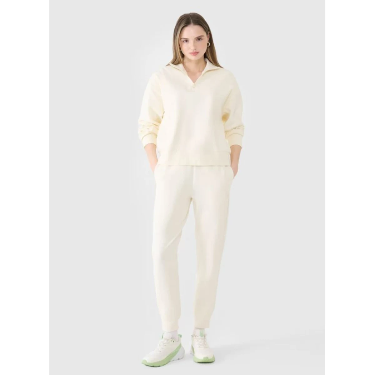Dámske tepláky 4F TROUSERS CAS F0996-11S-OFF WHITE · záber 2