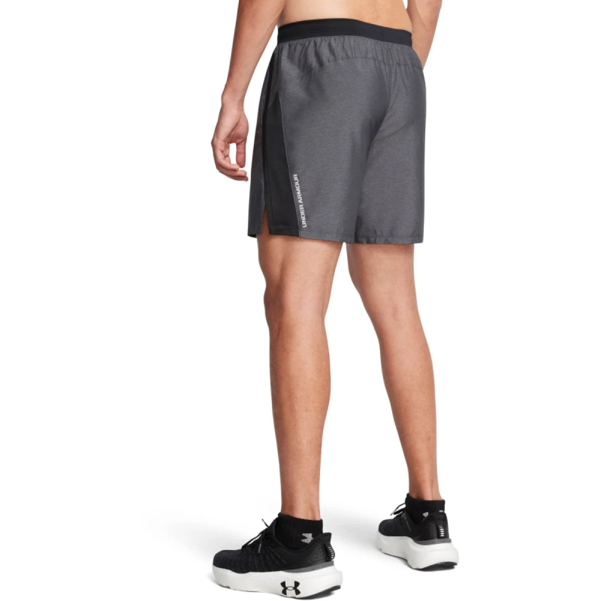 Pánske tréningové kraťasy UNDER ARMOUR UA LAUNCH 7 HEATHER SHORTS-BLK · záber 2