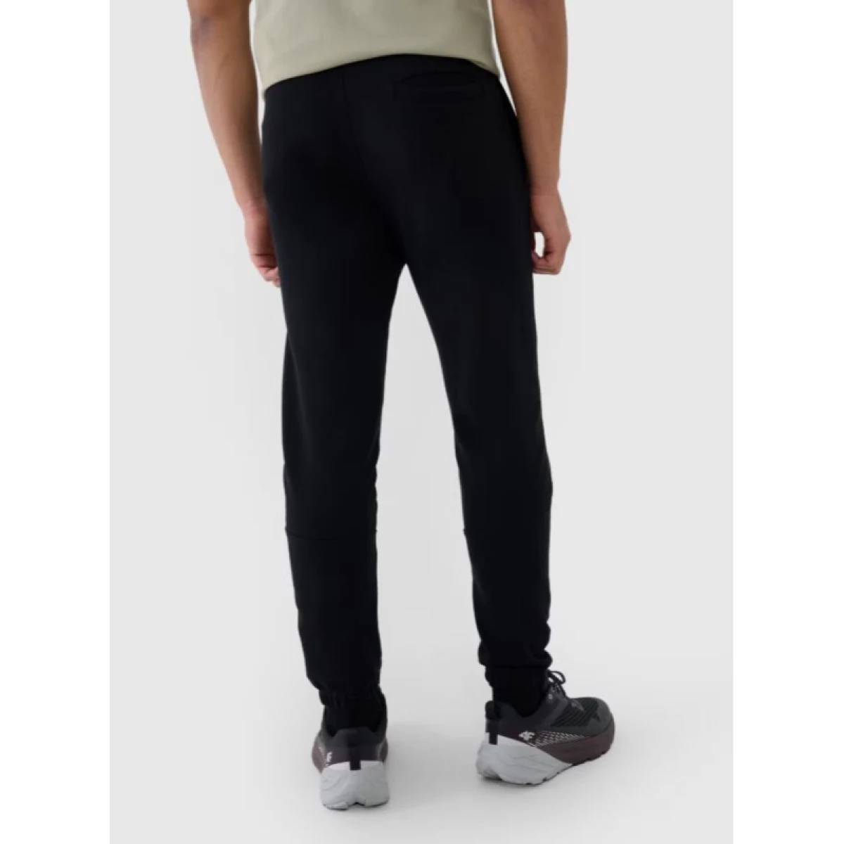 Pánske tepláky 4F TROUSERS CAS M1014-20S-DEEP BLACK · záber 2