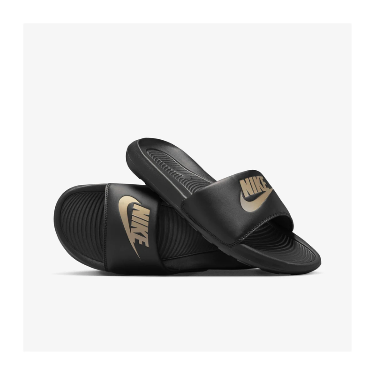 Pánske šlapky (plážová obuv) NIKE Victory One black metallic gold black · záber 4