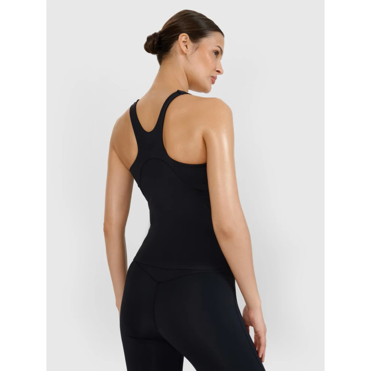 Dámske tréningové tielko 4F SLEEVELESS FNK F428-20S-DEEP BLACK · záber 3