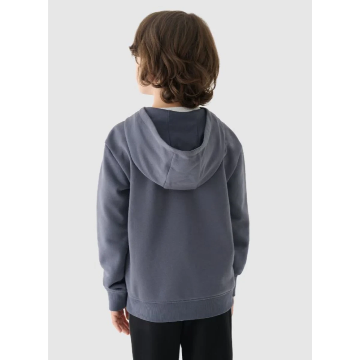 Chlapčenská mikina s kapucňou 4F JUNIOR SWEATSHIRT-JWAW24TSWSM1223-20S-DEEP BLACK · záber 3