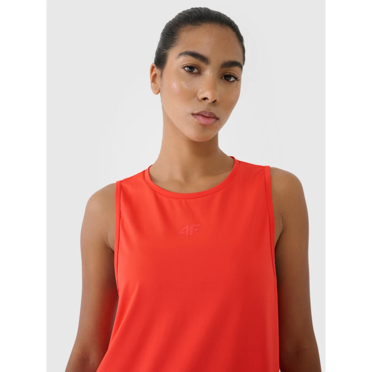 Dámske tréningové tričko bez rukávov 4F SLEEVELESS FNK-RSS25TFSLF415-62S-RED · záber 2
