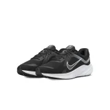 Pánska bežecká obuv NIKE Quest 5 black smoke grey dark smoke grey white · záber 4