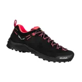 Dámska nízka turistická celokožená obuv SALEWA Wildfire Leather GTX W black fluo coral · záber 2