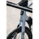 Cestný bicykel BASSO Diamante disc, fade opal white, Shimano Ultegra Di2, Microtech RE38 · záber 2