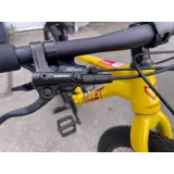 Juniorský horský bicykel AMULET 27,5 Tomcat 1.9 SH, lemon chrome red · záber 2