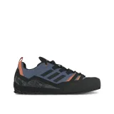 Pánska nízka turistická obuv ADIDAS Terrex Swift Solo 2.0 wonder steel core black impact orange · záber 2
