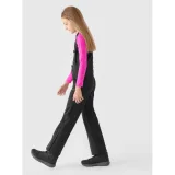 Dievčenské lyžiarske softshellové nohavice 4F JUNIOR TROUSERS FNK-JWAW24TFTRF661-20S-DEEP BLACK · záber 2
