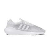 Pánska športová obuv (tréningová) ADIDAS ORIGINALS Swift Run 22 cloud white grey two core black · záber 1