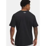 Pánske tričko s krátkym rukávom UNDER ARMOUR UA CAMO CHEST STRIPE SS-BLK · záber 2